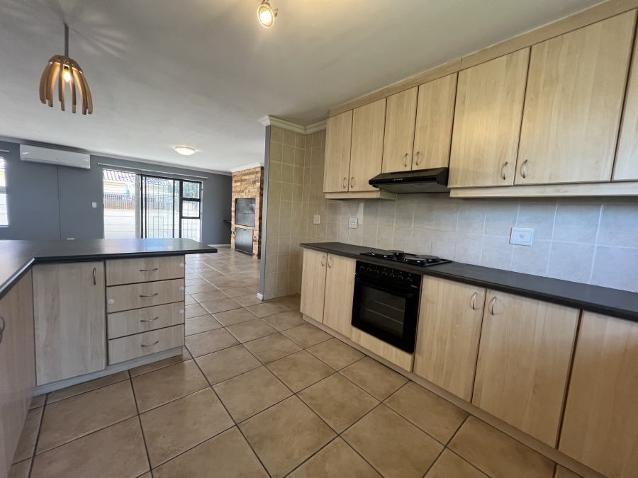 3 Bedroom Property for Sale in Sonstraal Heights Western Cape